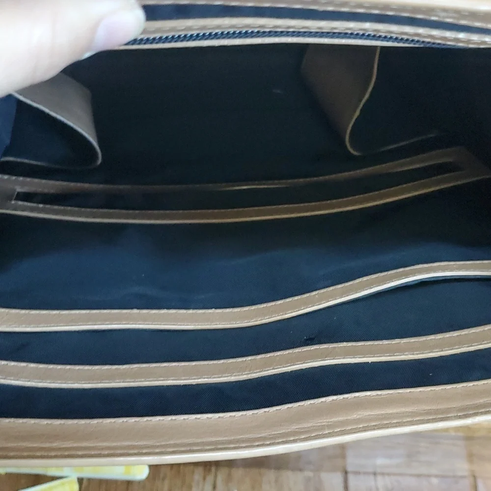Gathre pebbled leather